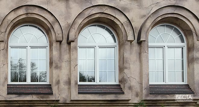 Арочные пластиковые окна